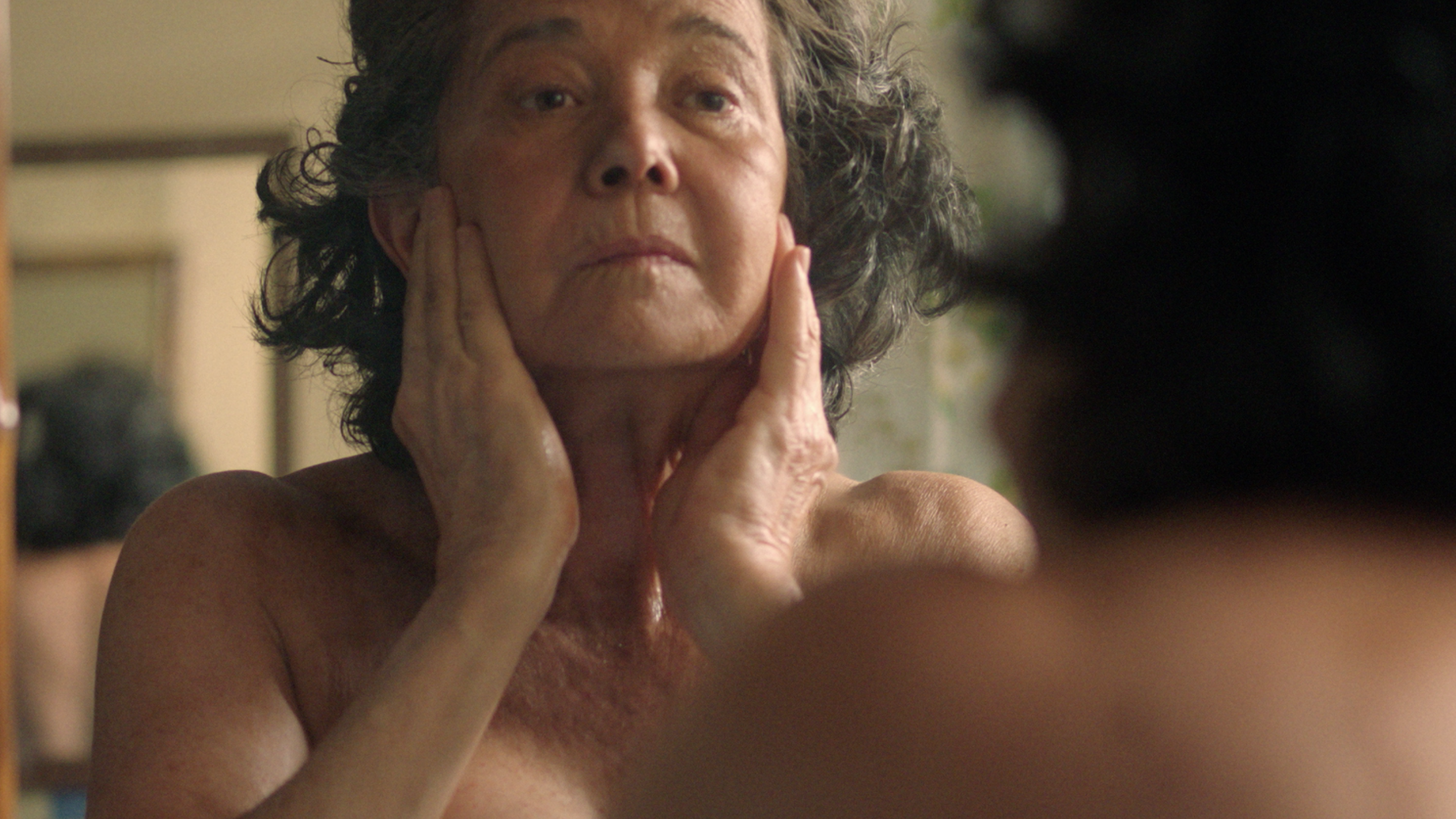 Una historia sobre la intimidad y el deseo en la madurez llega a las salas de la Red con su nuevo estreno ‘Memorias de un cuerpo que arde’